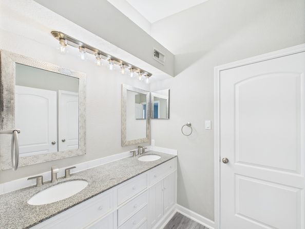 8055 Cambridge Street 26, Houston TX 77054