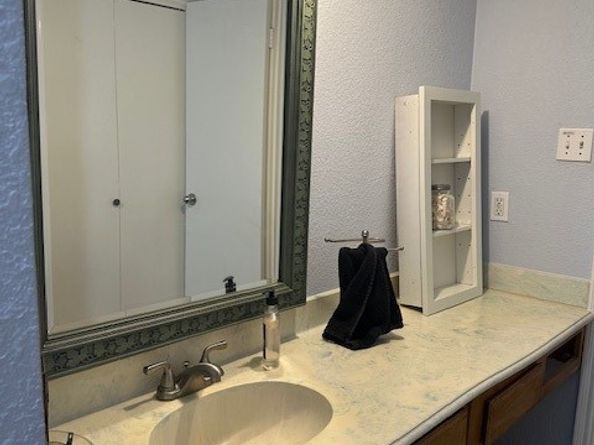 6370 CREEKBEND Drive 55, Houston TX 77096