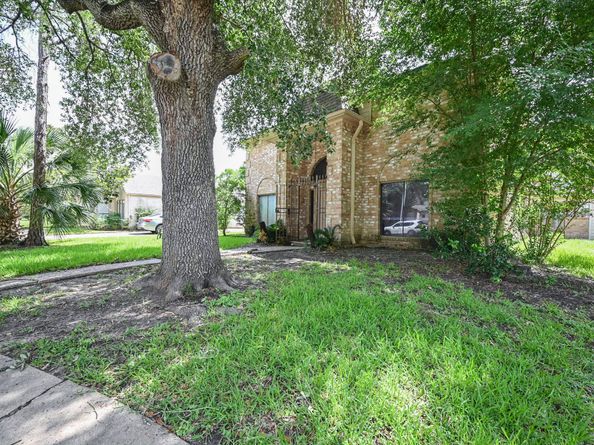11811 Braesridge Drive, Houston TX 77071