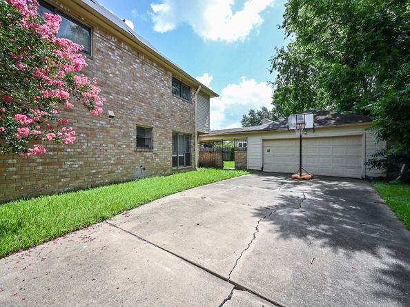 11811 Braesridge Drive, Houston TX 77071