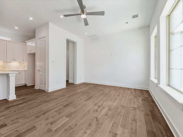 5309 Eigel Street, Houston TX 77007