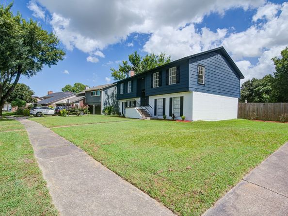 402 Tresvant Drive, Webster TX 77598