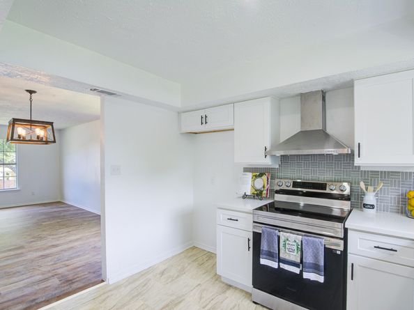 402 Tresvant Drive, Webster TX 77598