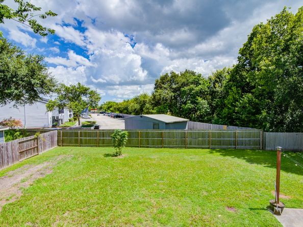 402 Tresvant Drive, Webster TX 77598