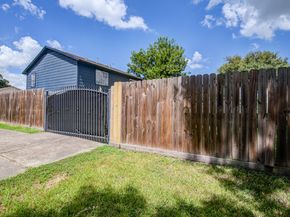 402 Tresvant Drive, Webster TX 77598