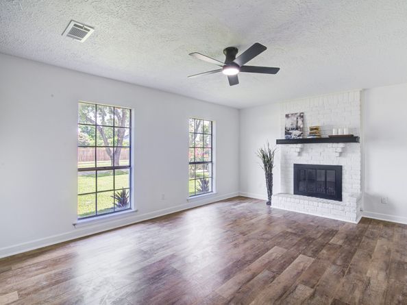 402 Tresvant Drive, Webster TX 77598