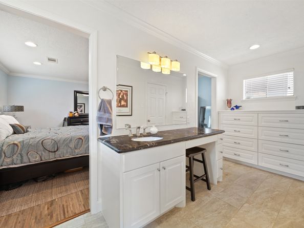 971 Curtin Street, Houston TX 77018