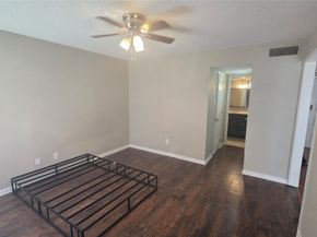 2818 S Bartell Drive 13, Houston TX 77054