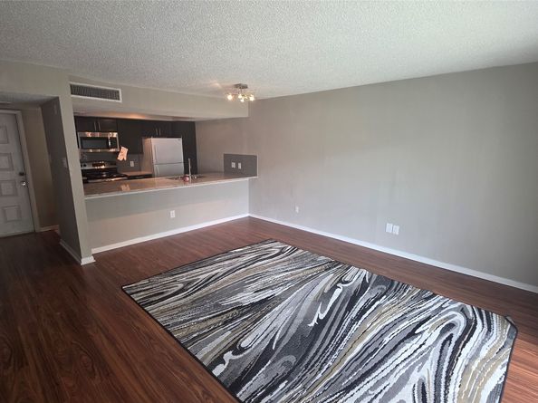 2818 S Bartell Drive 13, Houston TX 77054