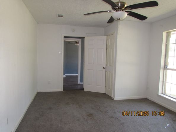 5634 Ridgeway Drive, Houston TX 77033