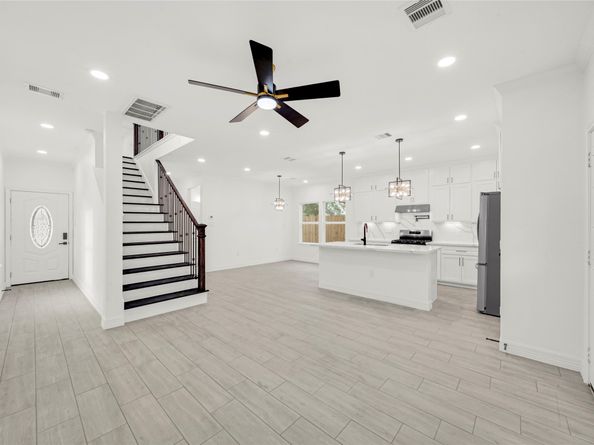 6037 S Acres Drive, Houston TX 77048