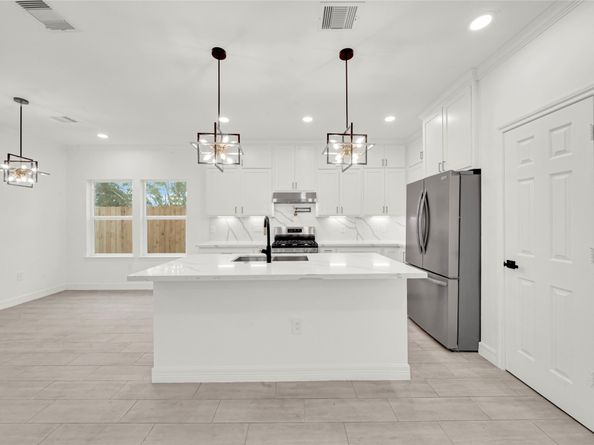 6037 S Acres Drive, Houston TX 77048