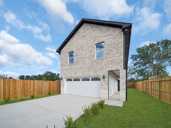 6037 S Acres Drive, Houston TX 77048
