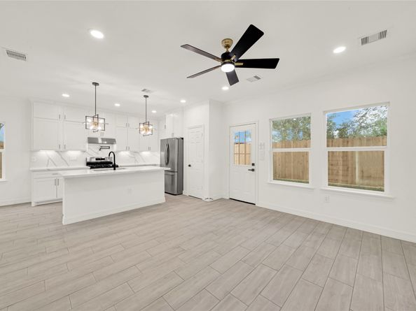 6037 S Acres Drive, Houston TX 77048