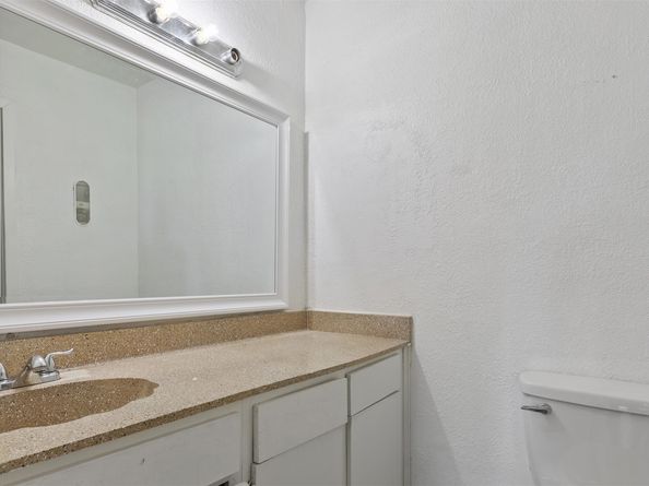 212 Plaza Verde Drive F22, Houston TX 77038