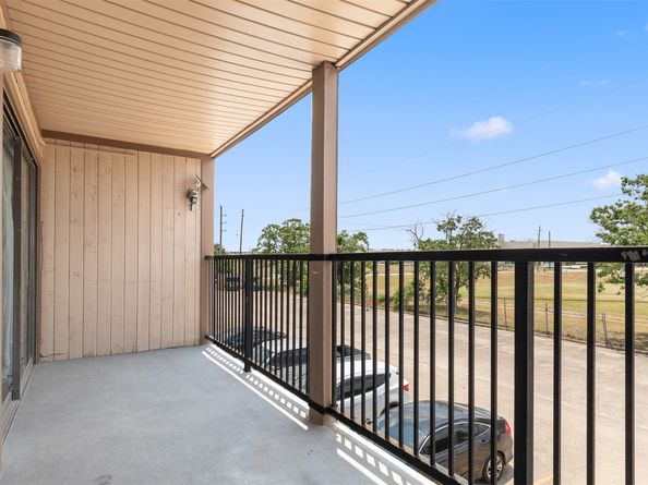 212 Plaza Verde Drive F22, Houston TX 77038