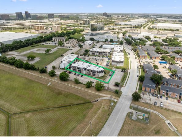 212 Plaza Verde Drive F22, Houston TX 77038