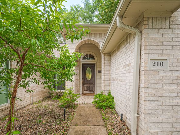 210 N Wimberly Way, Conroe TX 77385