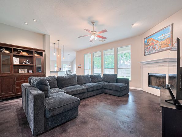 210 N Wimberly Way, Conroe TX 77385