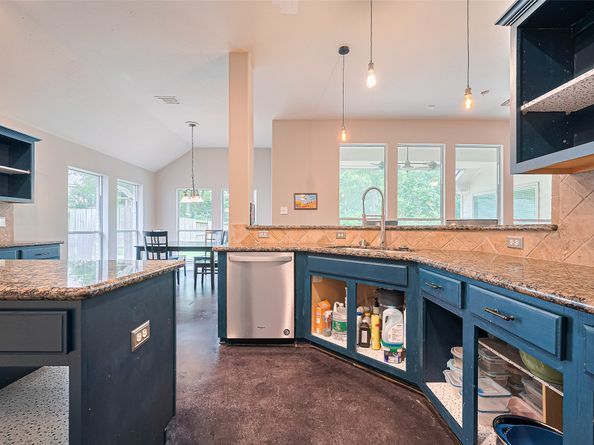 210 N Wimberly Way, Conroe TX 77385