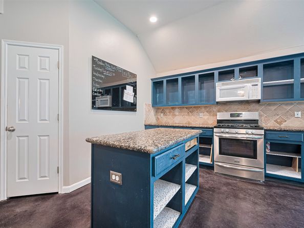 210 N Wimberly Way, Conroe TX 77385