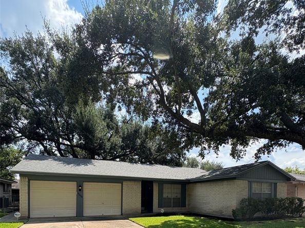 9006 Winding River Drive, Houston TX 77088
