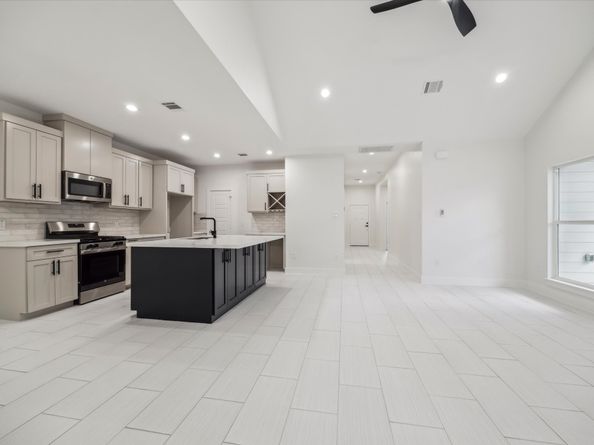 7947 Avenue F, Houston TX 77012