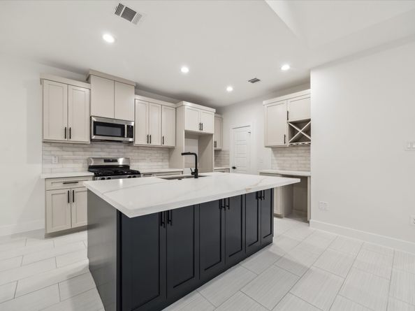 7947 Avenue F, Houston TX 77012