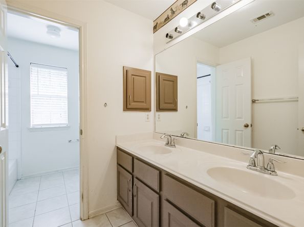 3314 Shadowwalk Drive, Houston TX 77082