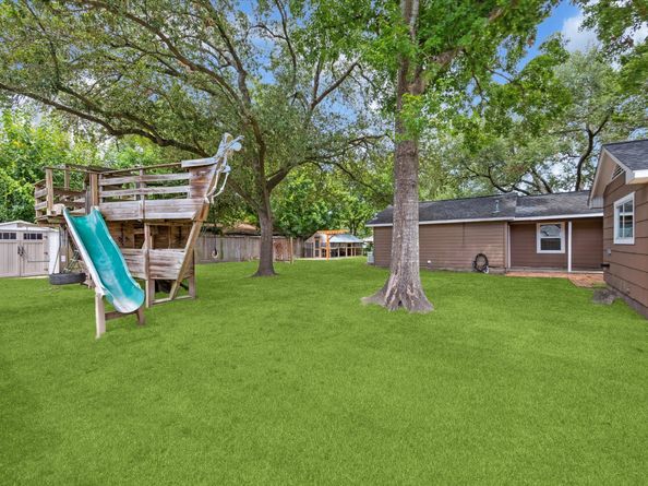 9302 Rosstown Way, Houston TX 77080