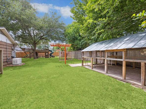 9302 Rosstown Way, Houston TX 77080