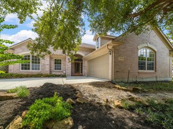 2803 N Strathford Lane