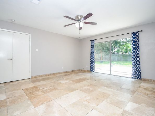 5011 Kleinway Drive, Houston TX 77066