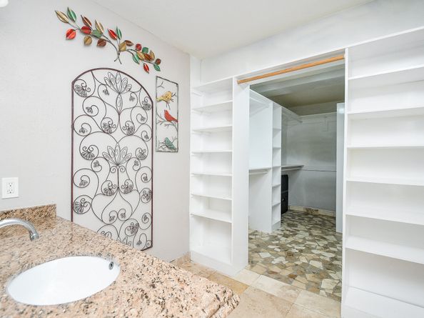 5011 Kleinway Drive, Houston TX 77066