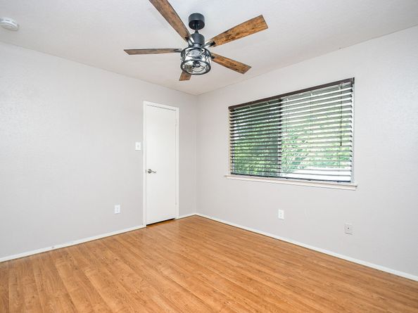 5011 Kleinway Drive, Houston TX 77066