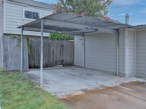 6330 Creekbend Drive D, Houston TX 77096