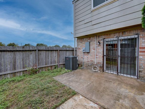 6330 Creekbend Drive D, Houston TX 77096