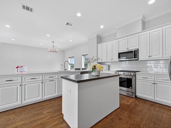 1630 W 24th Street, Houston TX 77008