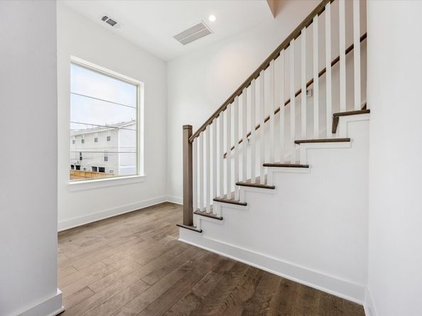5307 Eigel Street, Houston TX 77007