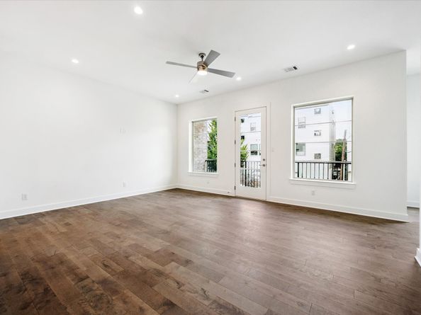 5307 Eigel Street, Houston TX 77007