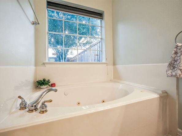 1107 Enclave Square E, Houston TX 77077
