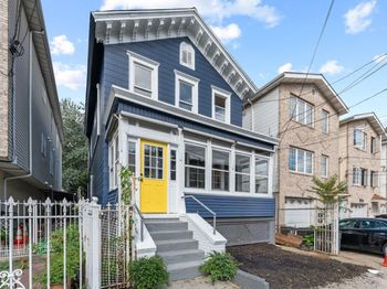 114 Oak St