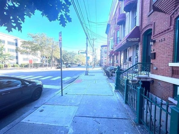 137 Palisade Ave, Jersey City NJ 07306-2407