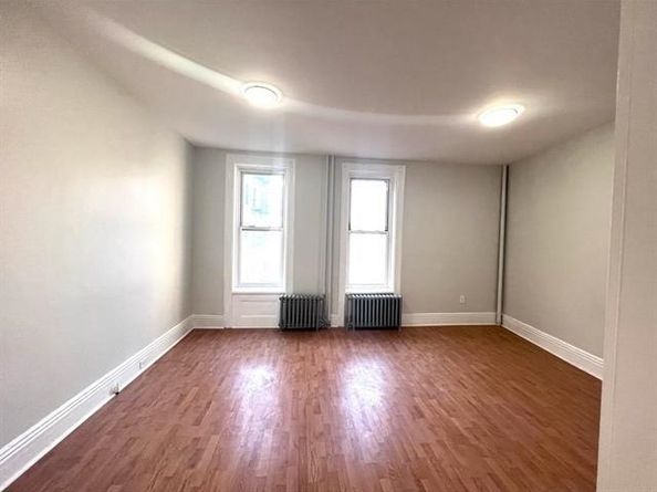 137 Palisade Ave, Jersey City NJ 07306-2407