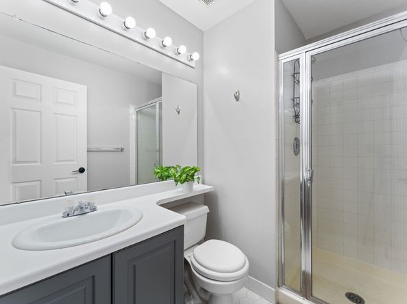 4 Persimmon Ct, Jersey City NJ 07305