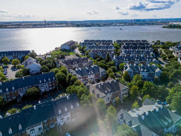 4 Persimmon Ct, Jersey City NJ 07305