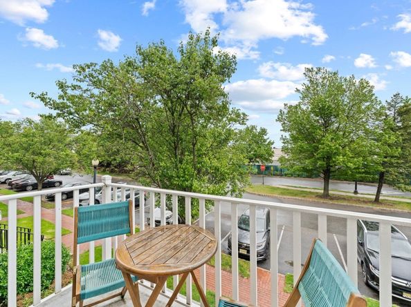 4 Persimmon Ct, Jersey City NJ 07305