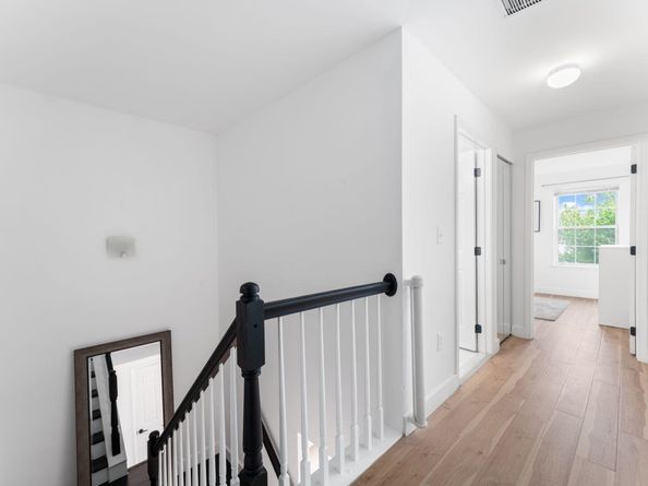 4 Persimmon Ct, Jersey City NJ 07305
