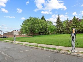 4 Persimmon Ct, Jersey City NJ 07305