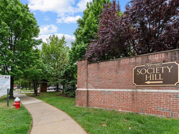 4 Persimmon Ct, Jersey City NJ 07305